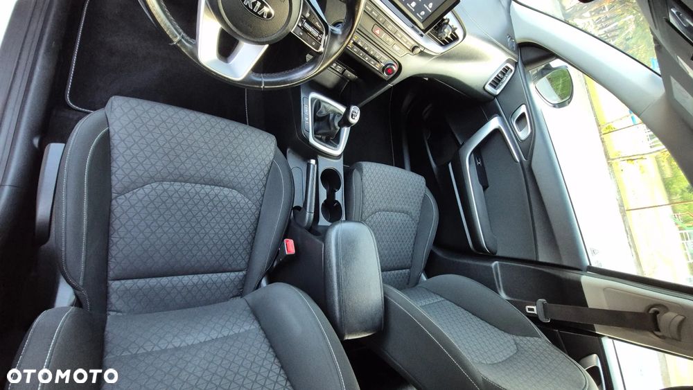 Kia Ceed - 26