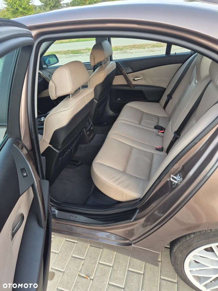 BMW Seria 5 545i - 9