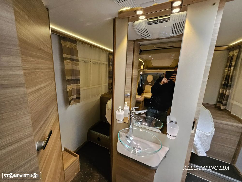 Adria Matrix M670SBC 50 YEARS 5 LUGARES DE LIVRETE CAMA CENTRAL + BASCULANTE - 36