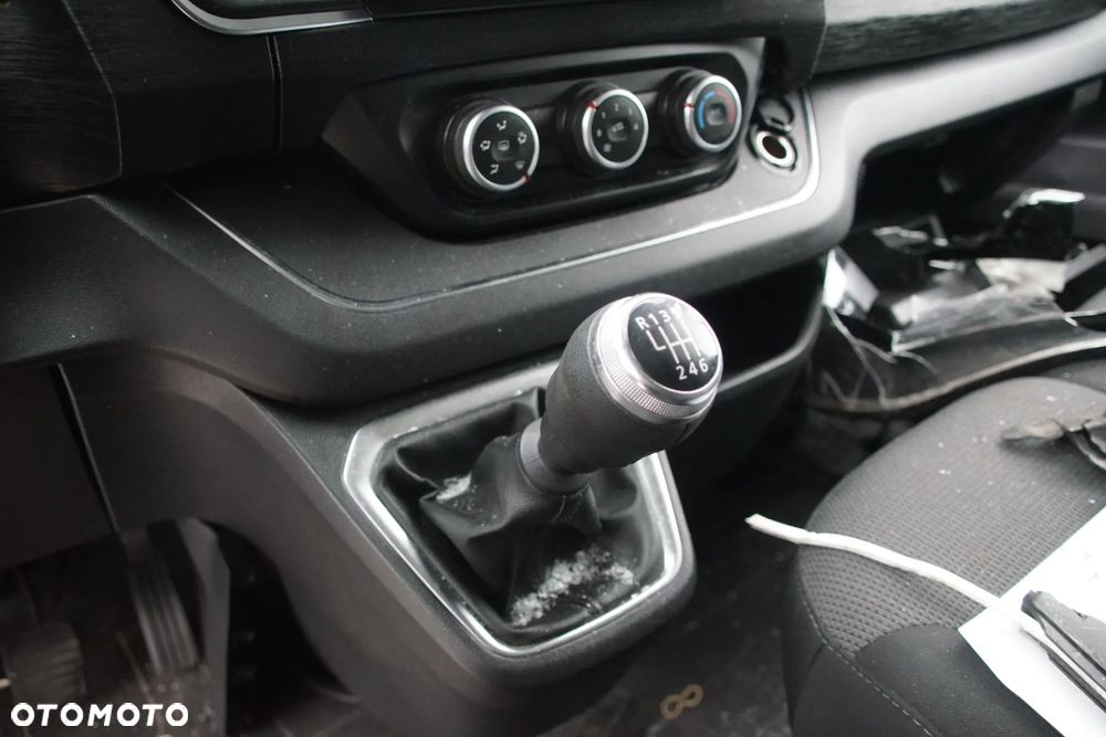 Auto na części - Renault Trafic III Lift 2.0 DCI 150 KM M9R714 TENPF 2023R Silnik Skrzynia Drzwi Błotnik Zderzak Lusterko Szyba Lampa Klamka Deska Kokpit Sterownik Moduł Czujnik Licznik Panel Kierownica - 14