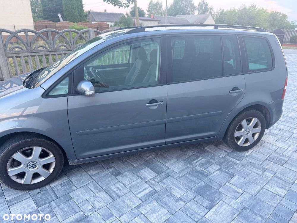 Volkswagen Touran 2.0 TDI Highline - 3