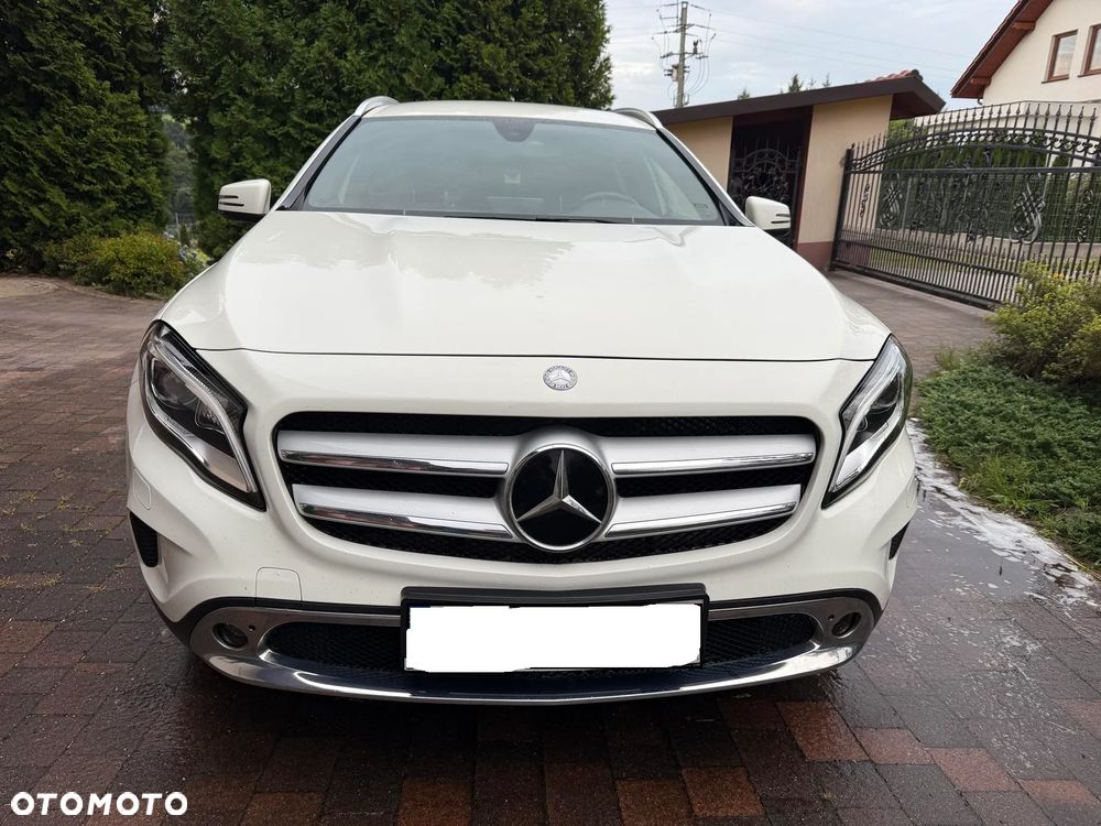 Mercedes-Benz GLA 250 4Matic 7G-DCT - 2