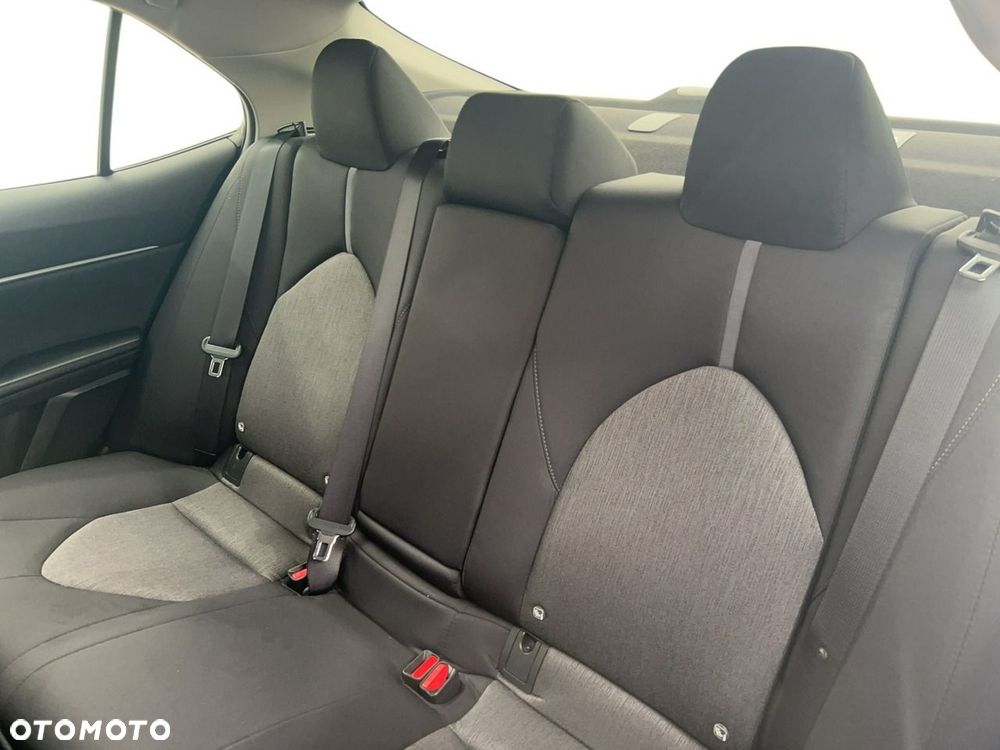 Toyota Camry - 12