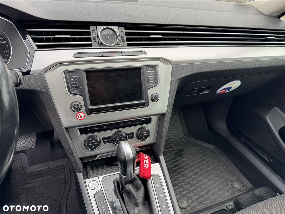 Volkswagen Passat - 22