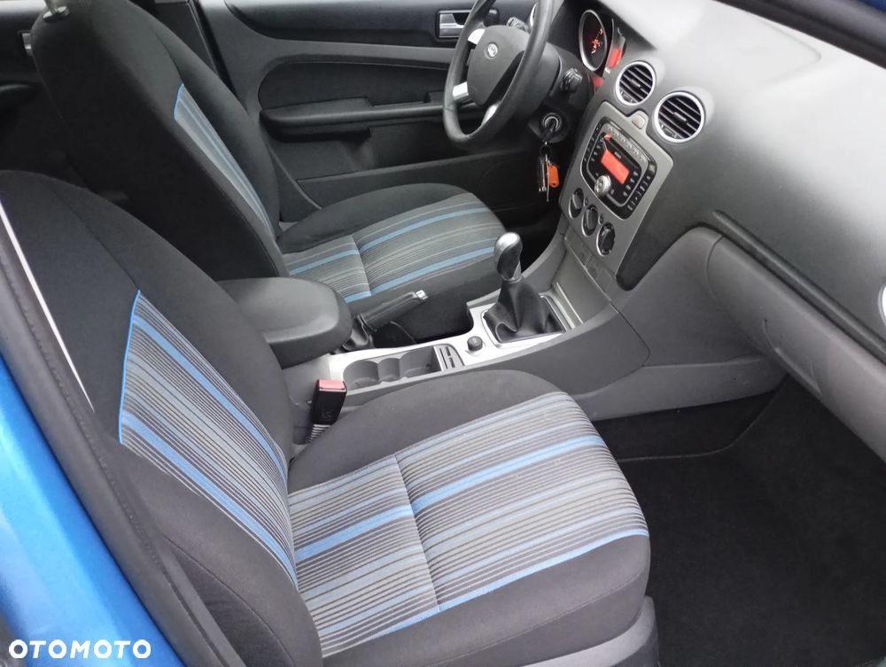 Ford Focus 1.6 16V Trend - 33