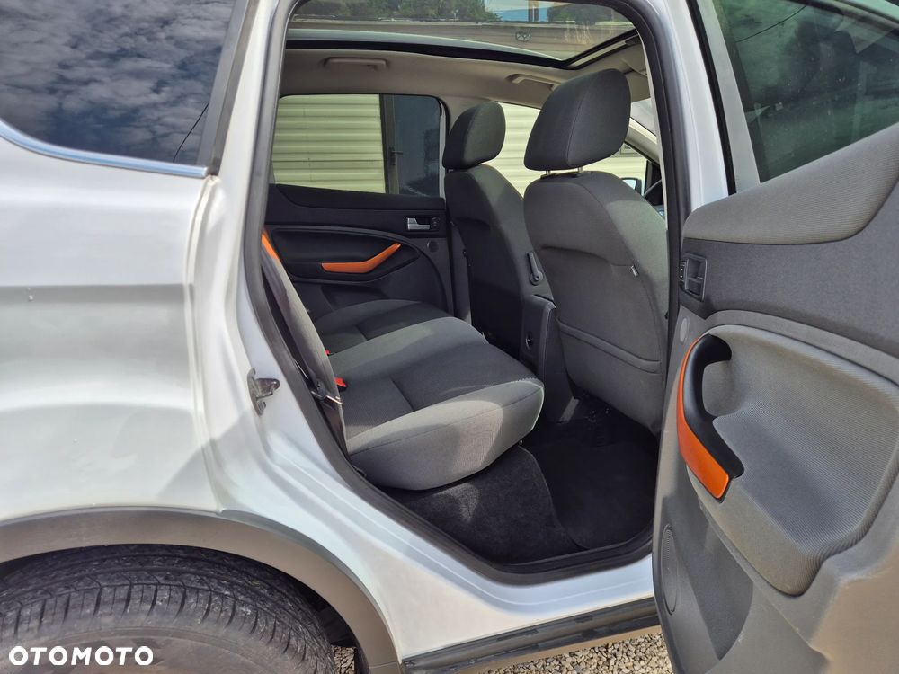 Ford Kuga 2.0 TDCi 4x4 Titanium - 16
