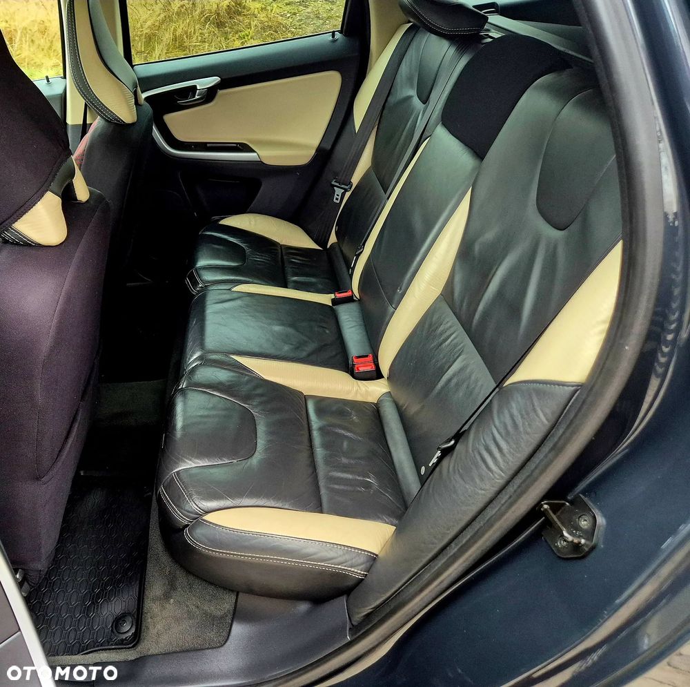 Volvo XC 60 D5 AWD RDesign - 23