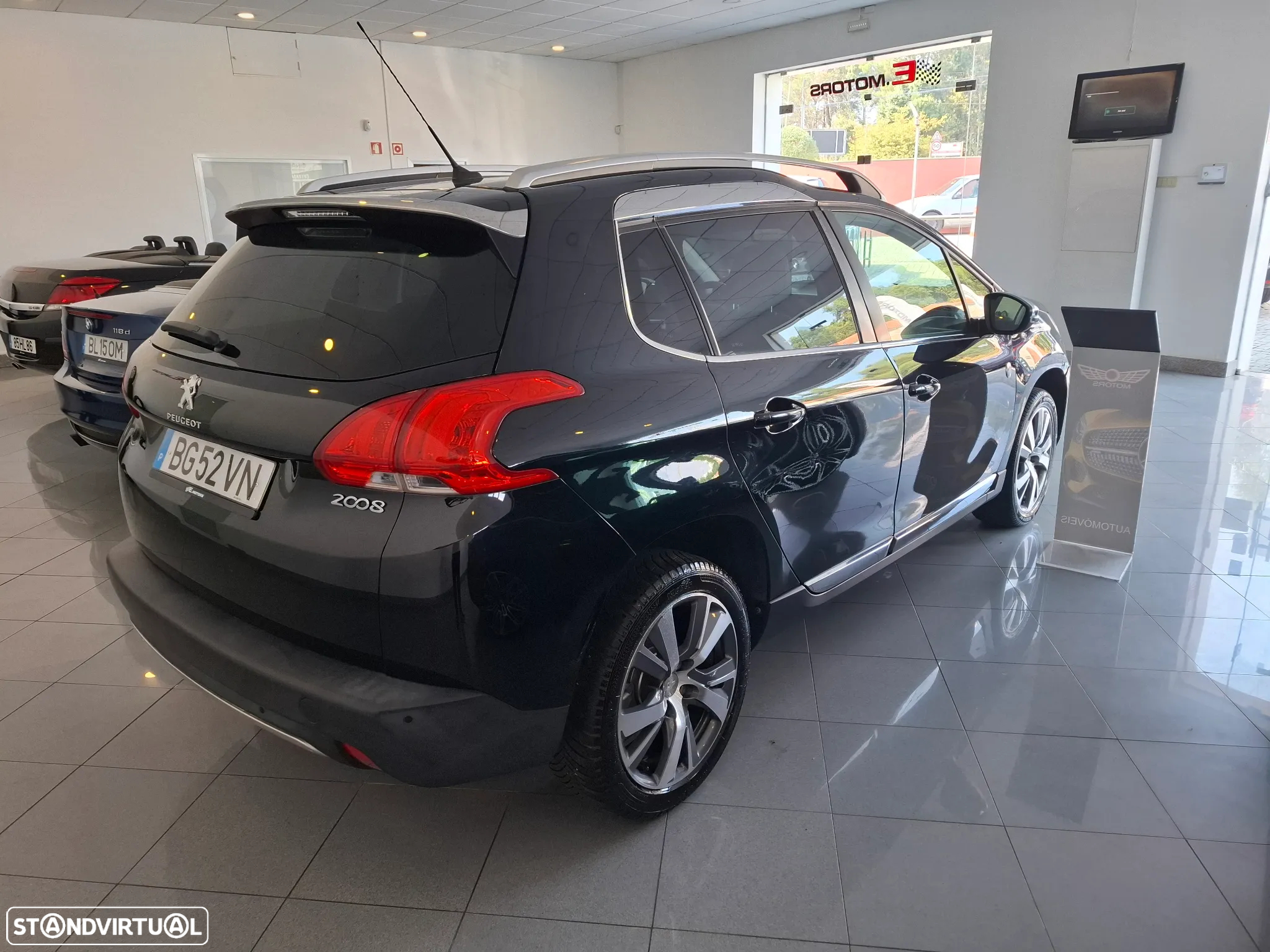 Peugeot 2008 1.2 PureTech Allure - 3