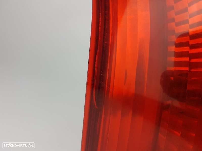 FAROLIM TRASEIRO ESQUERDO TOYOTA COROLLA 2002 -8156102150 - 3