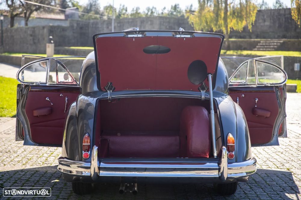 Jaguar MK IX - 13