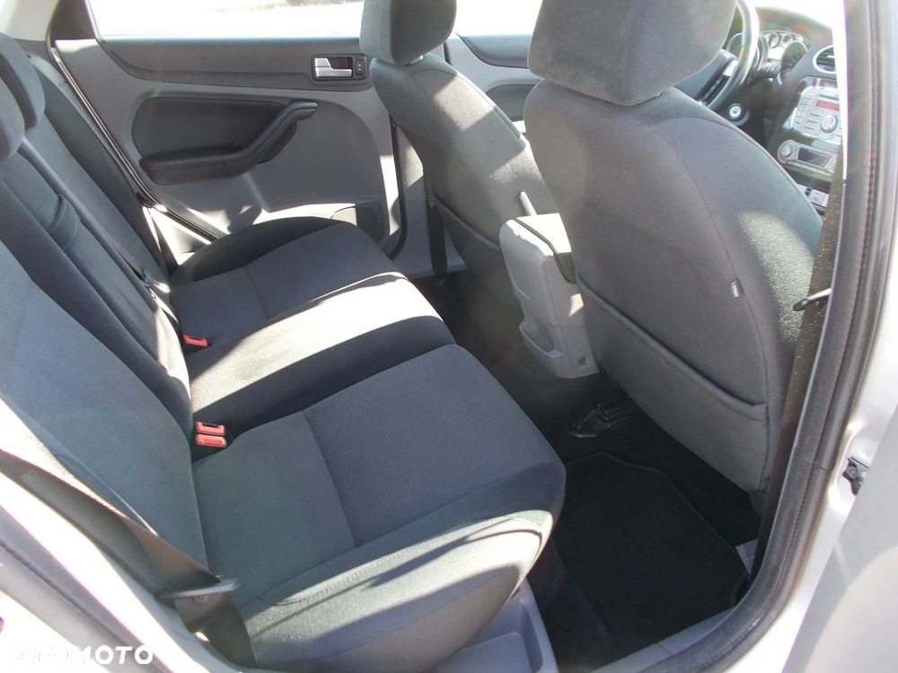 Ford Focus 1.8 Ghia - 15