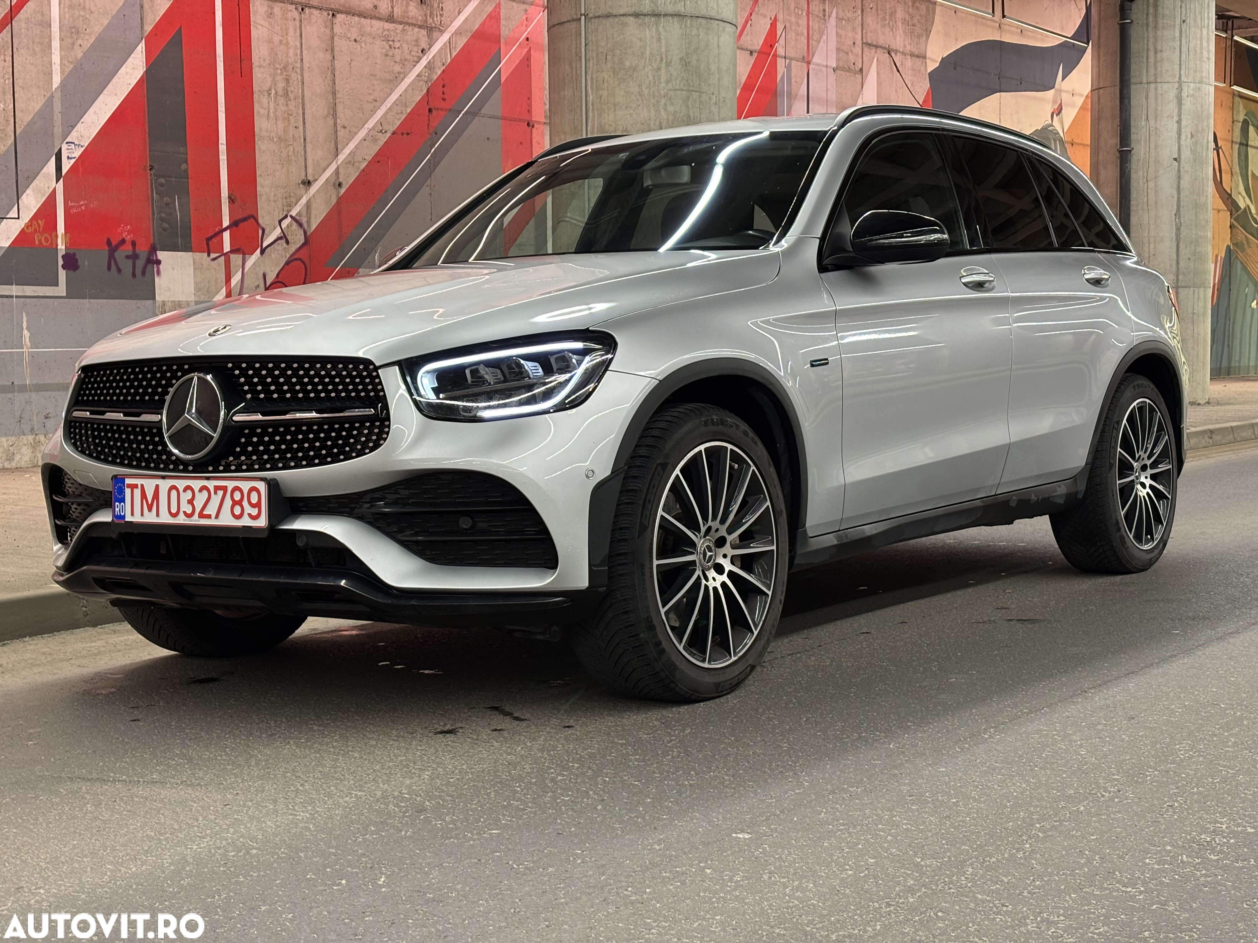 Mercedes-Benz GLC 300 e 4Matic 9G-TRONIC AMG Line Plus - 11