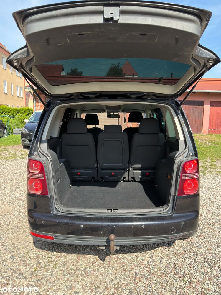 Volkswagen Touran 2.0 TDI DPF Highline DSG - 14