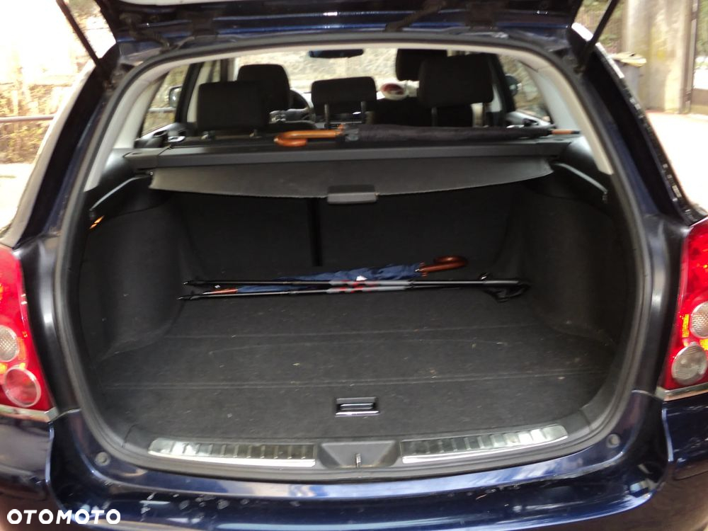 Toyota Avensis 1.8 VVT-i Combi Sol - 7