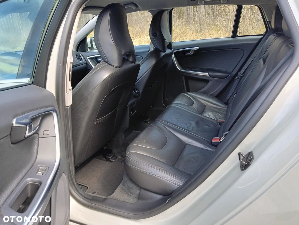 Volvo V60 D3 Summum - 31