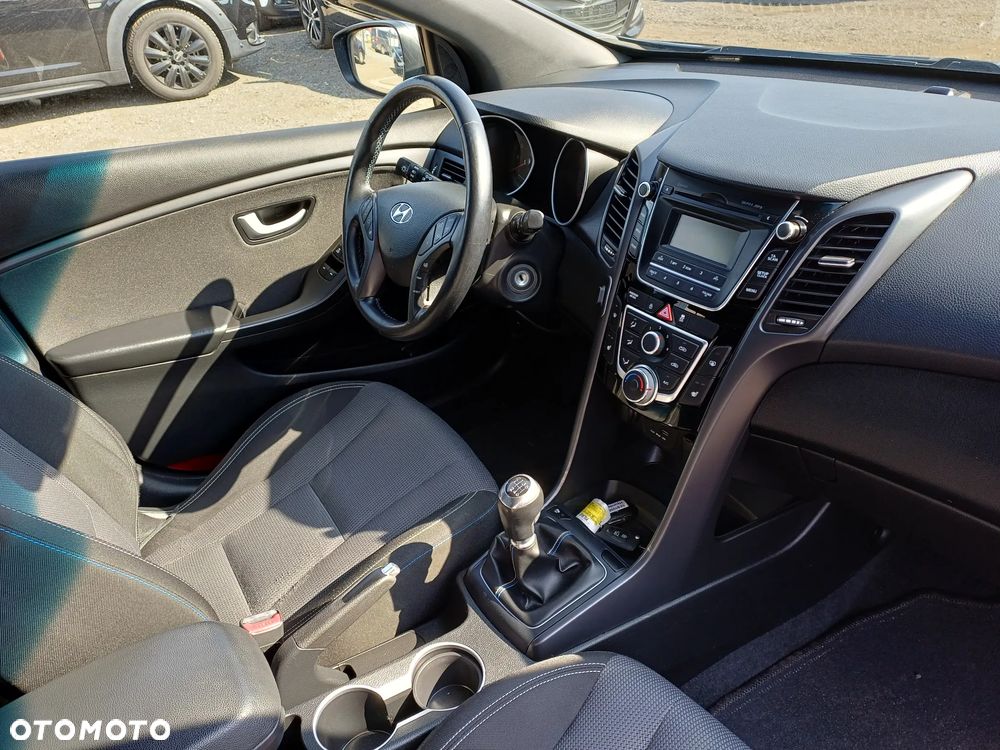 Hyundai i30 blue Kombi 1.6 GDi Passion - 12