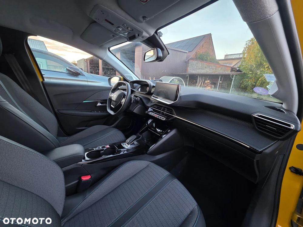 Peugeot 208 PureTech 100 EAT8 Allure - 11