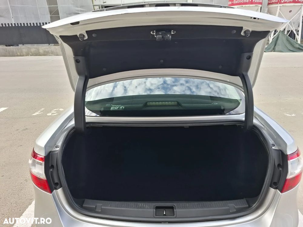 Renault Fluence 1.5dCi Dynamique EDC - 14