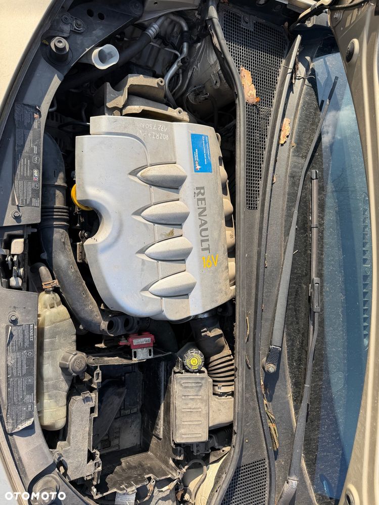 Renault Clio 3 1.6 16V - 4