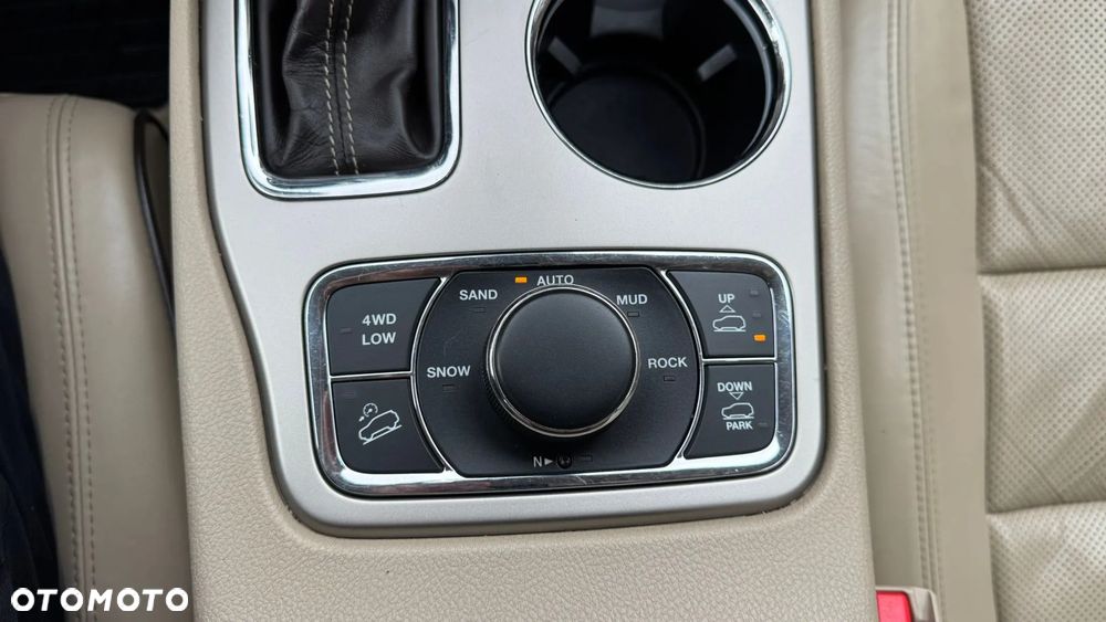 Jeep Grand Cherokee - 27