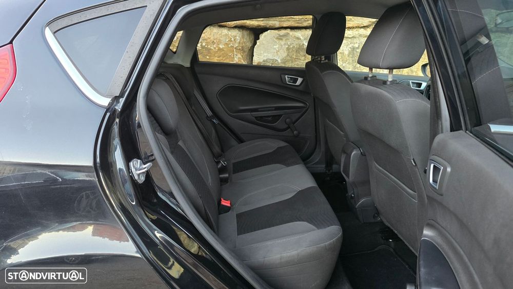 Ford Fiesta - 32