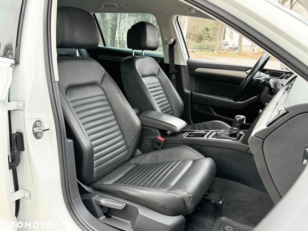 Volkswagen Passat Variant 2.0 TDI SCR 4Motion DSG Highline - 13