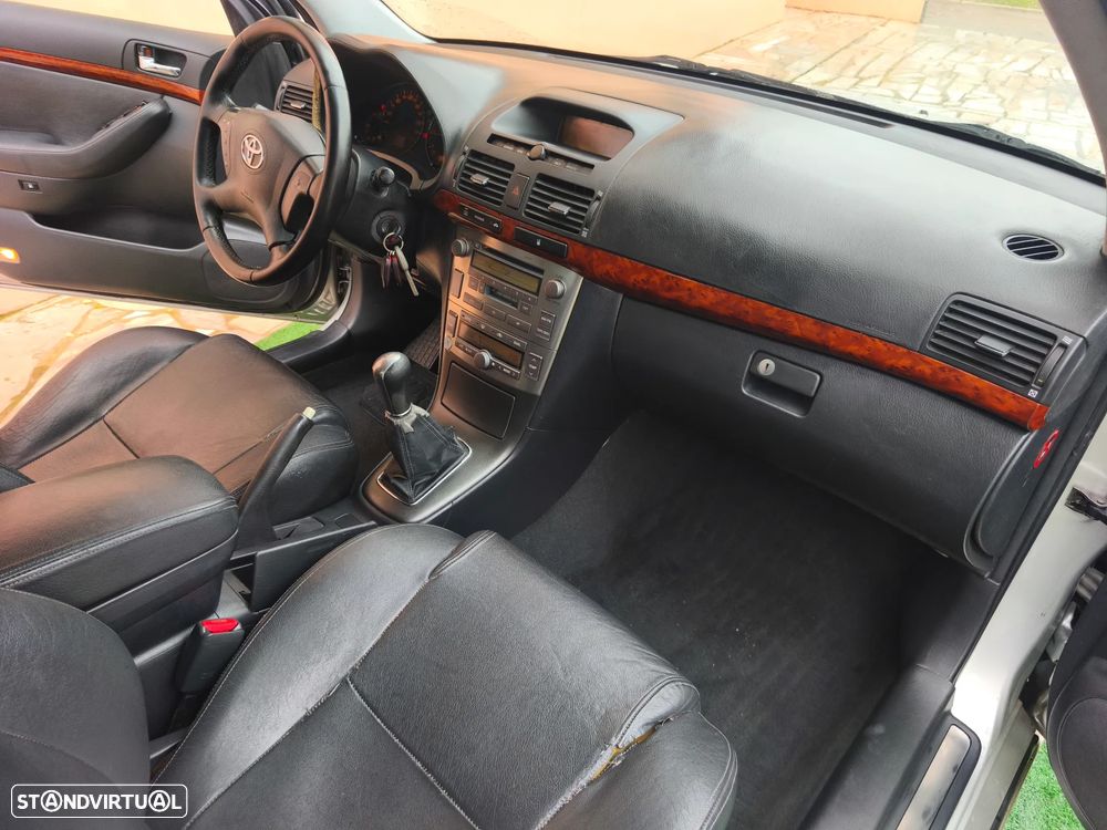 Toyota Avensis S/D 1.6 Executive - 11