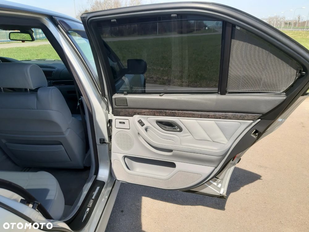 BMW Seria 7 740i - 27