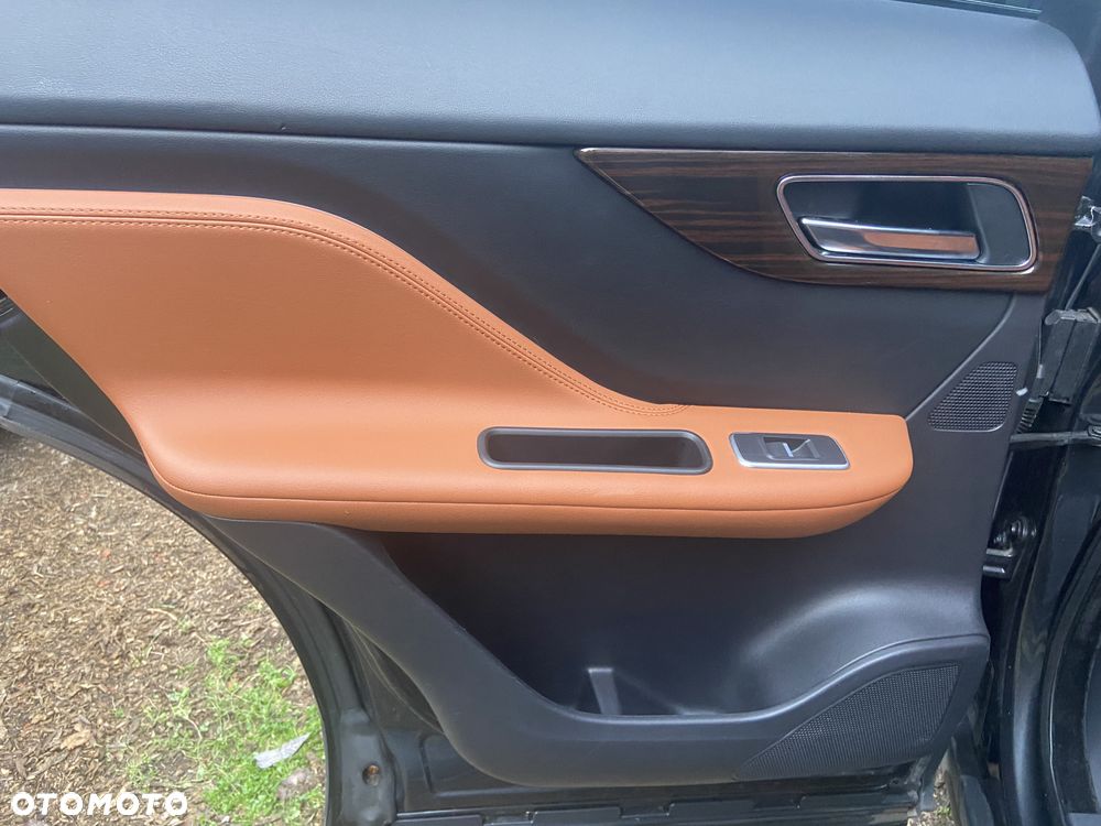 Jaguar F-Pace 20d AWD Portfolio - 19