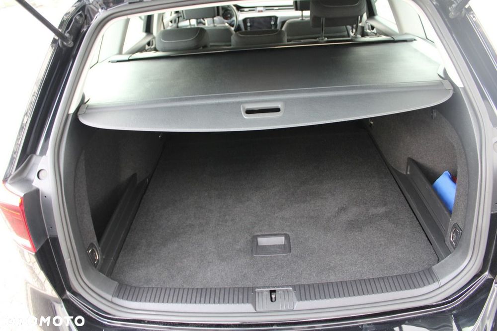 Volkswagen Passat - 13