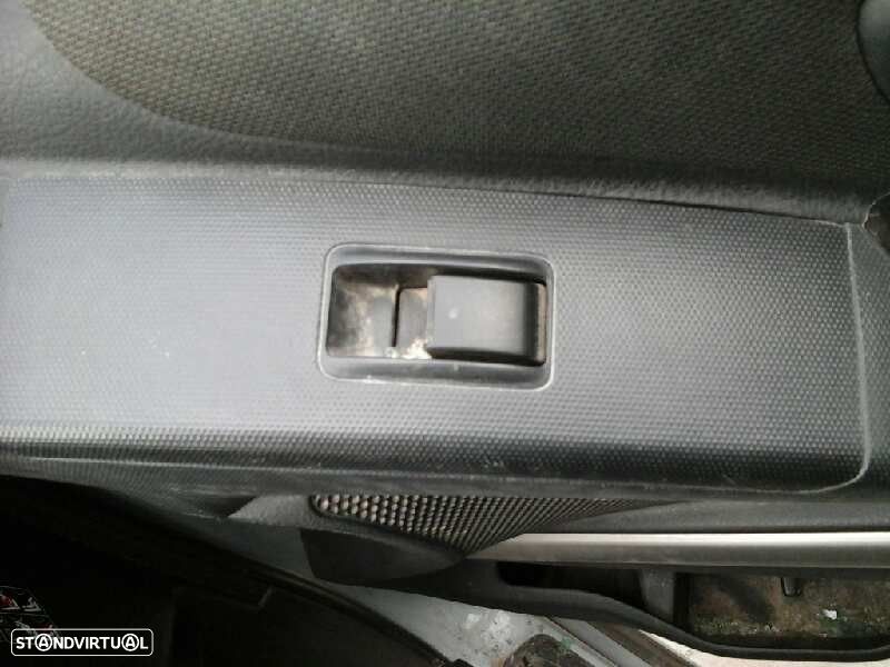 COMANDO DO ELEVADOR FRENTE DIREITO TOYOTA COROLLA VERSO (R1) 2.2 D-4D LUNA - 1