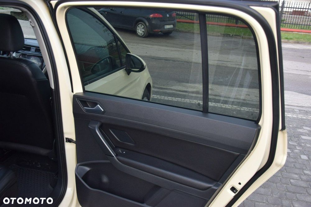 Volkswagen Touran - 27