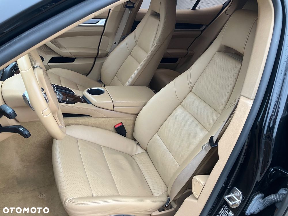Porsche Panamera 4S PDK - 9