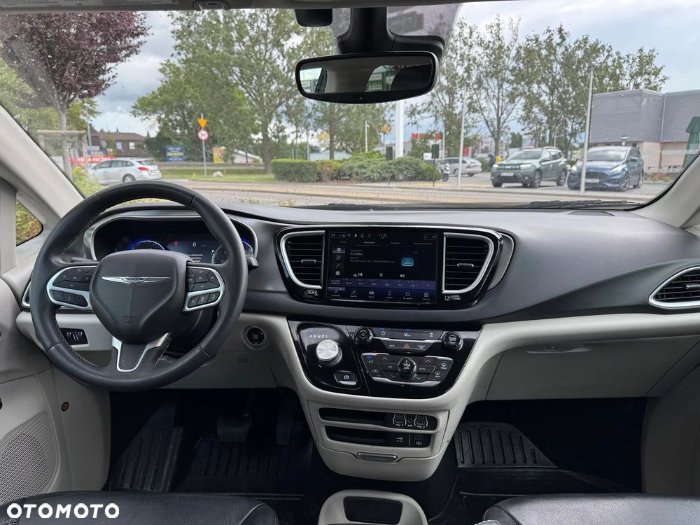 Chrysler Pacifica - 17