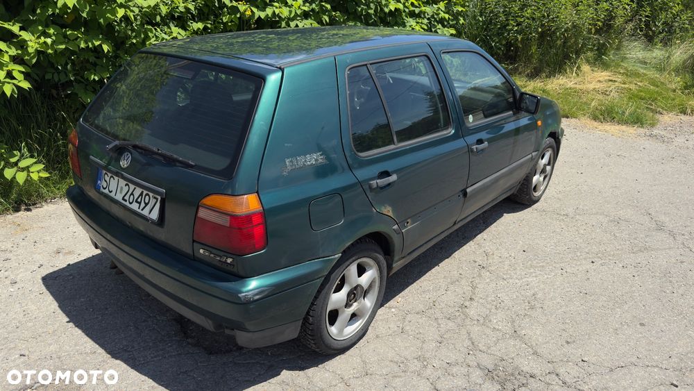 Volkswagen Golf - 1