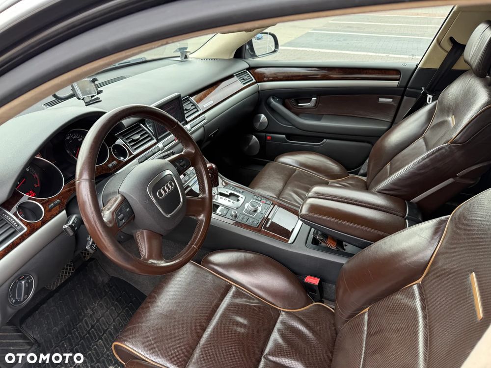 Audi A8 4.2 L Quattro - 15