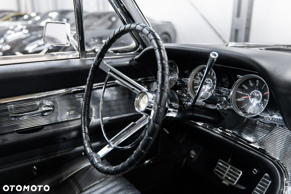 Ford Thunderbird - 34