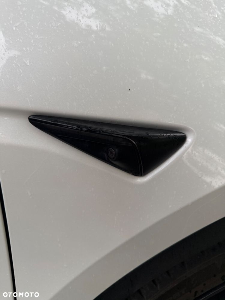 Tesla Model Y Long Range Dual Motor AWD - 22