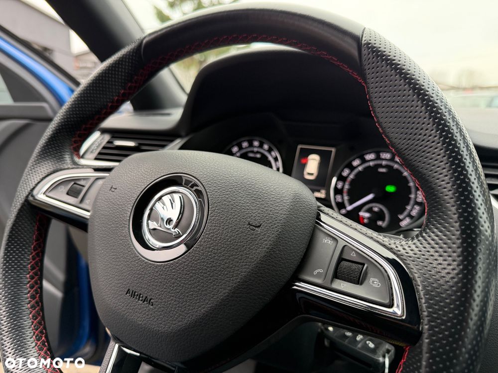 Skoda Octavia 2.0 TDI DSG RS - 36