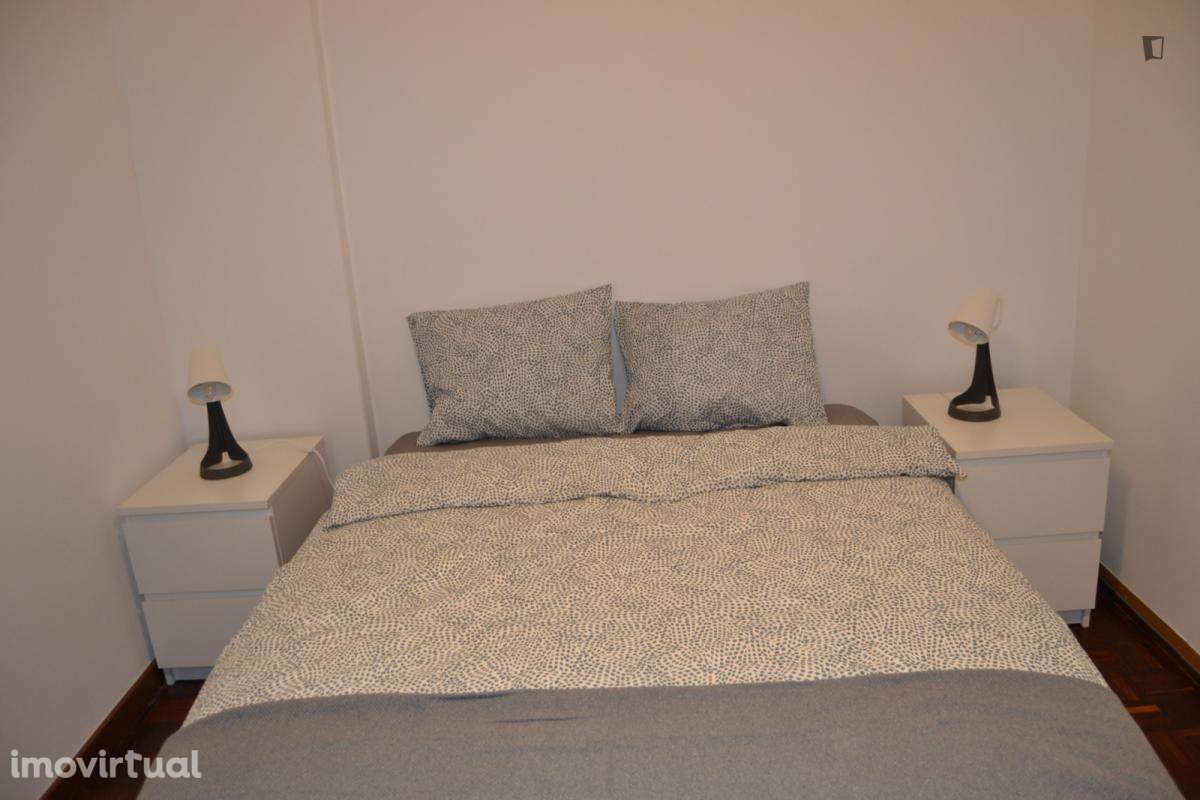 Quarto - localizado em Benfica Lisbon - Grande imagem: 2/34