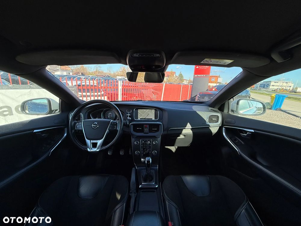 Volvo V40 D2 Drive-E R-Design Momentum - 16