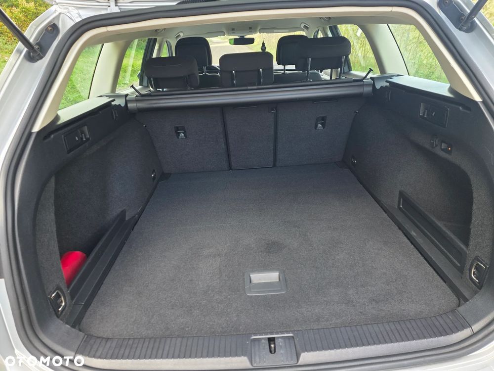 Volkswagen Passat - 21