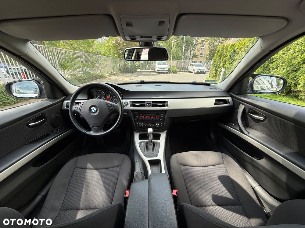 BMW Seria 3 325i xDrive - 11