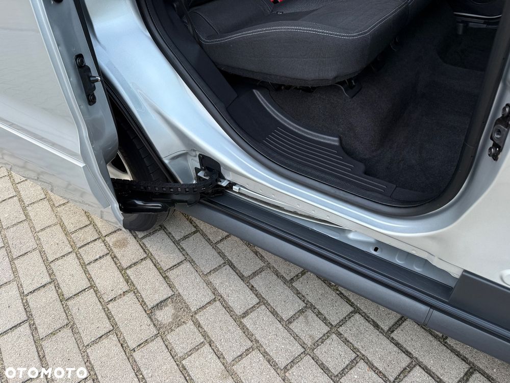 Ford Tourneo Connect 1.6 TDCi Titanium - 21