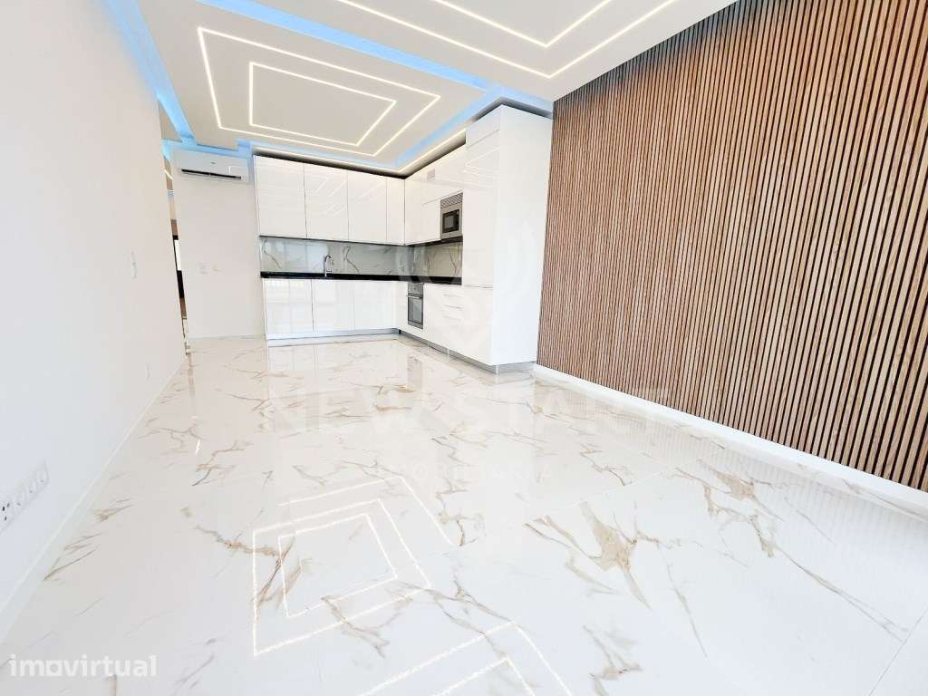 Apartamento T3 renovado com vista mar e garagem em Quarteira - Grande imagem: 4/17