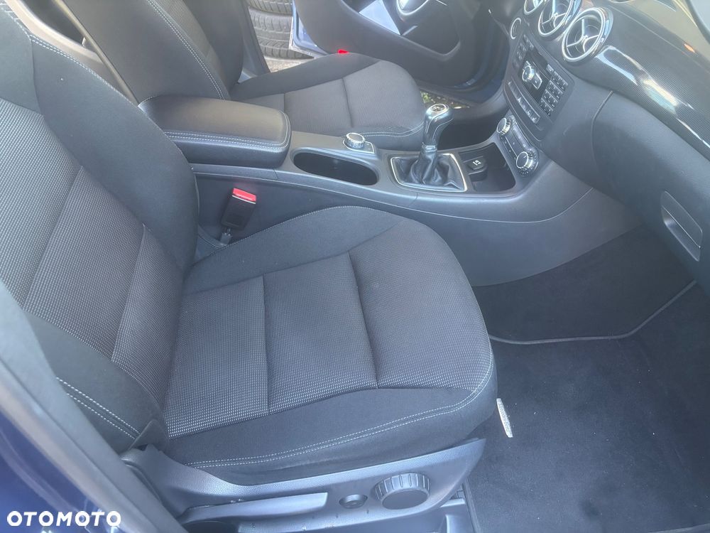 Mercedes-Benz Klasa B 180 (BlueEFFICIENCY) - 36