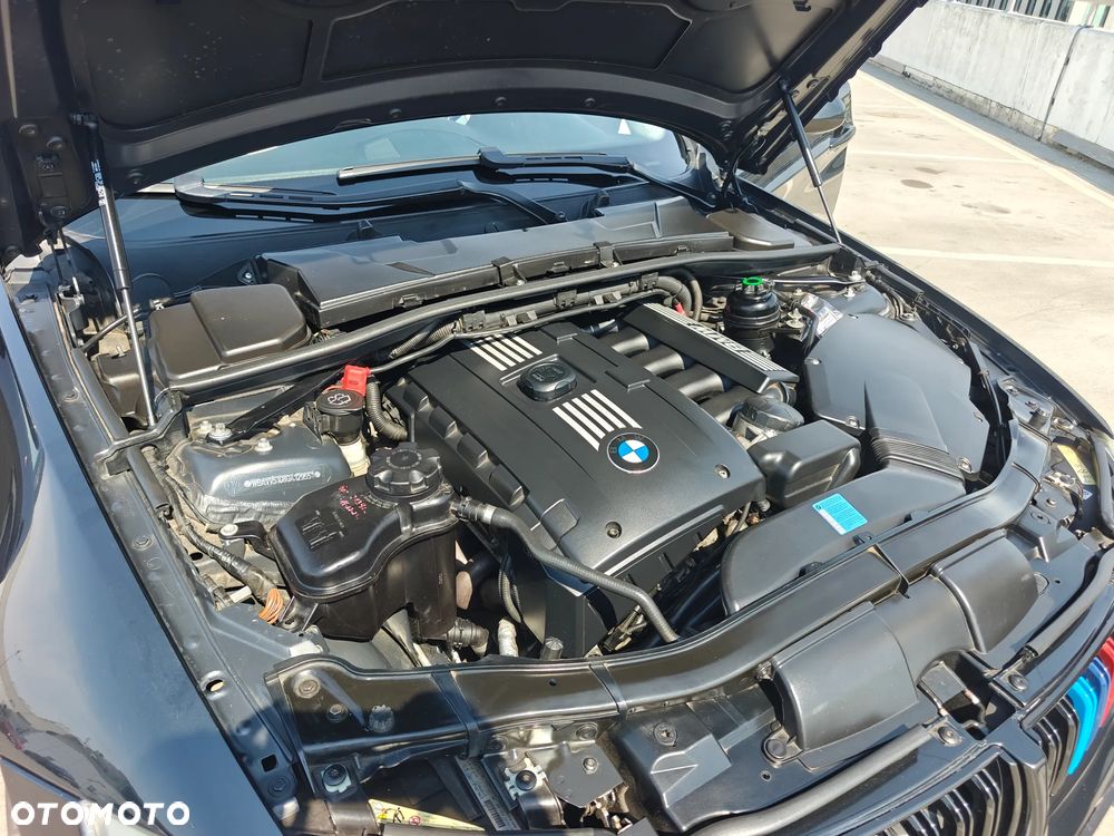 BMW Seria 3 325xi - 25