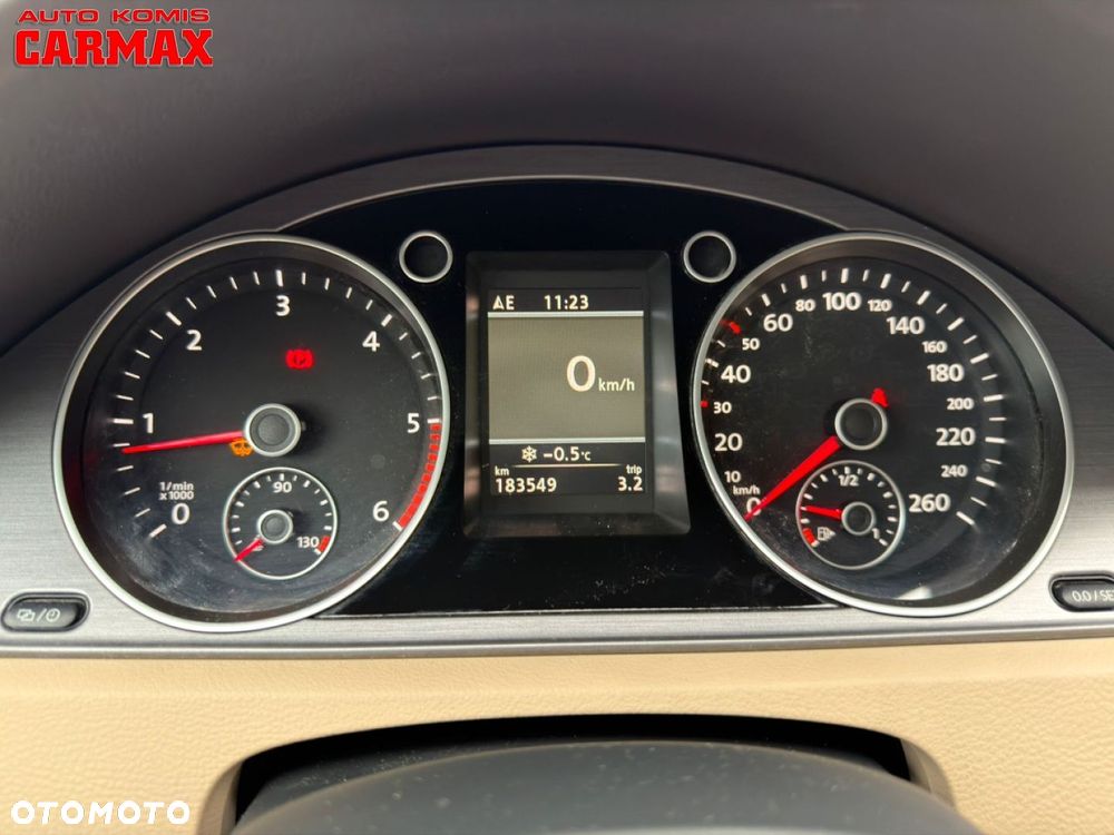 Volkswagen Passat - 33