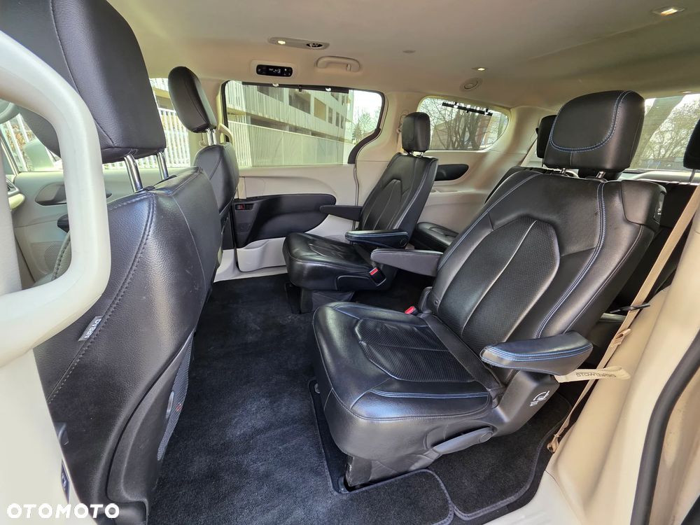 Chrysler Pacifica - 22