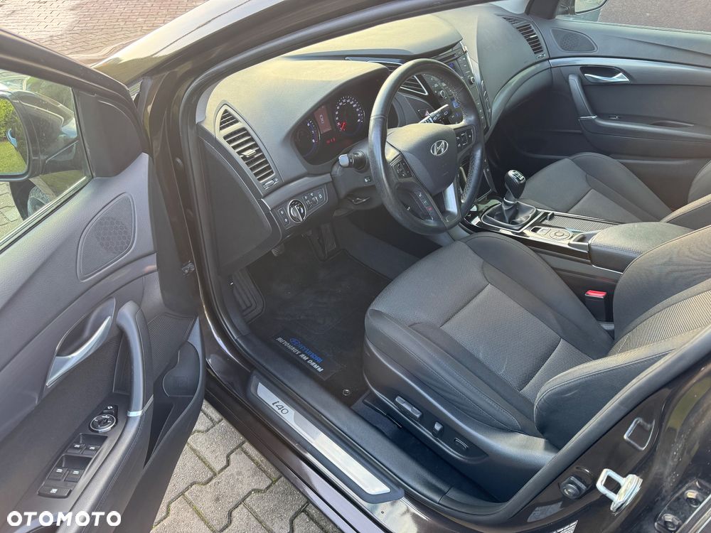 Hyundai i40 Kombi blue 1.6 Space - 16